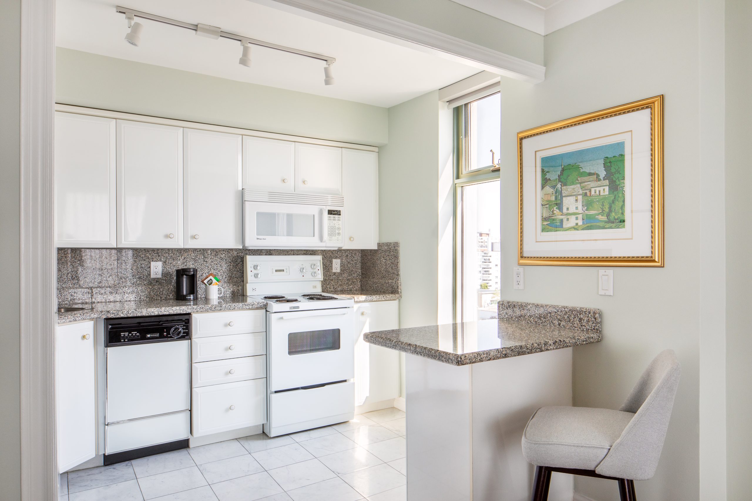 The Waterside Inn suite kitchenette with a breakfast bar